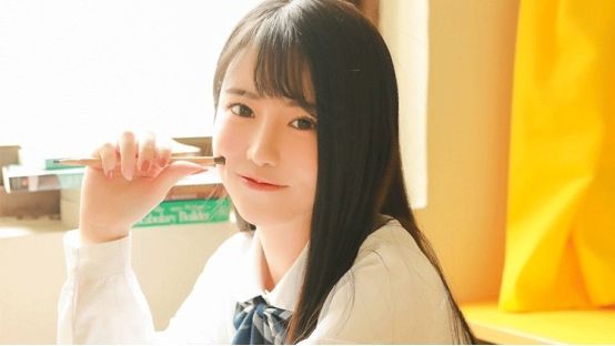 脸上干燥起皮不光要补水，也要补油，这样皮肤会更饱满透亮