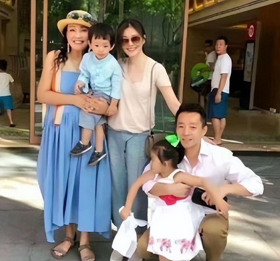 离婚7个月后生下孩子找前夫,离婚后大s情况如何