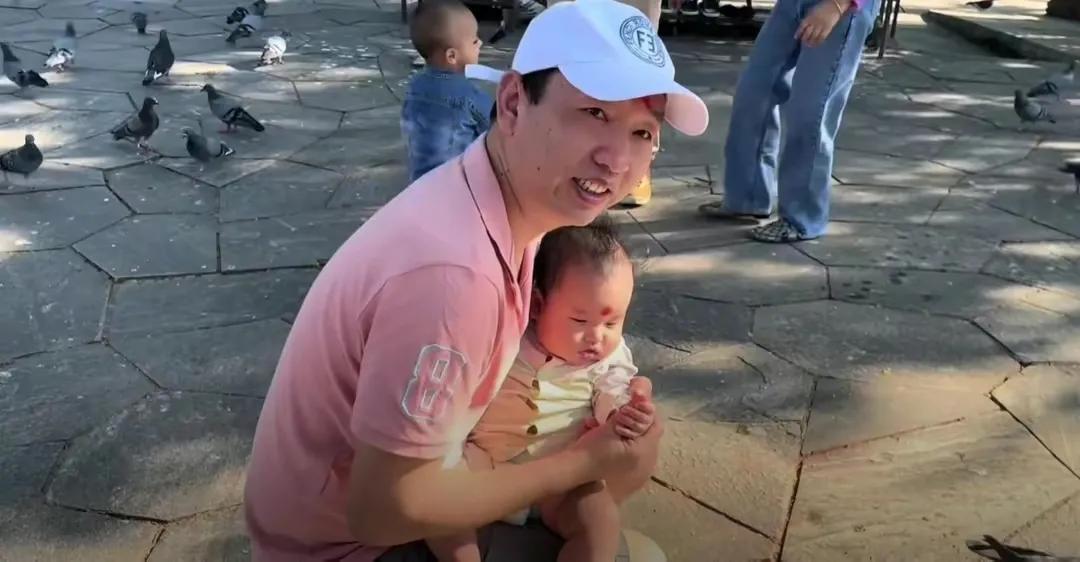 没有不散的宴席，曾经热闹的博卡拉渐渐沉寂，老高和阿宽才是赢家