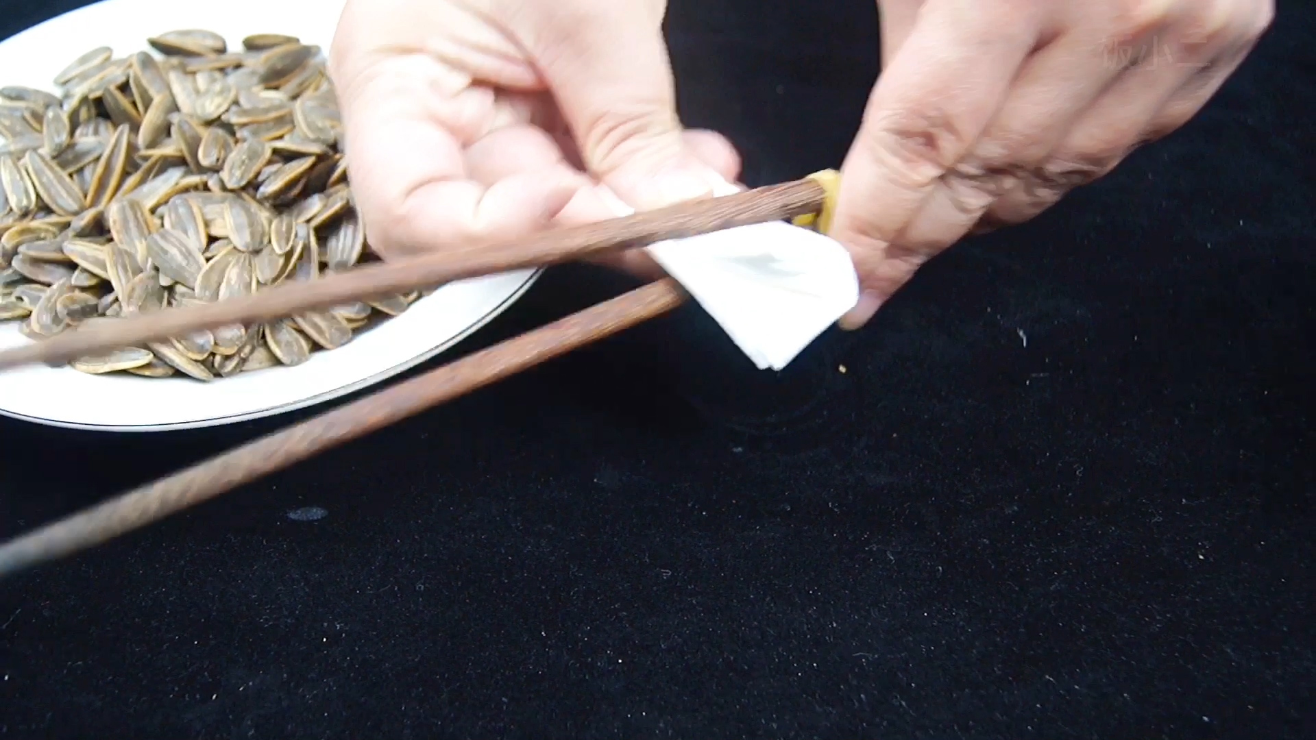 过年吃瓜子皮不用瞎扔了,过年吃瓜子更健康