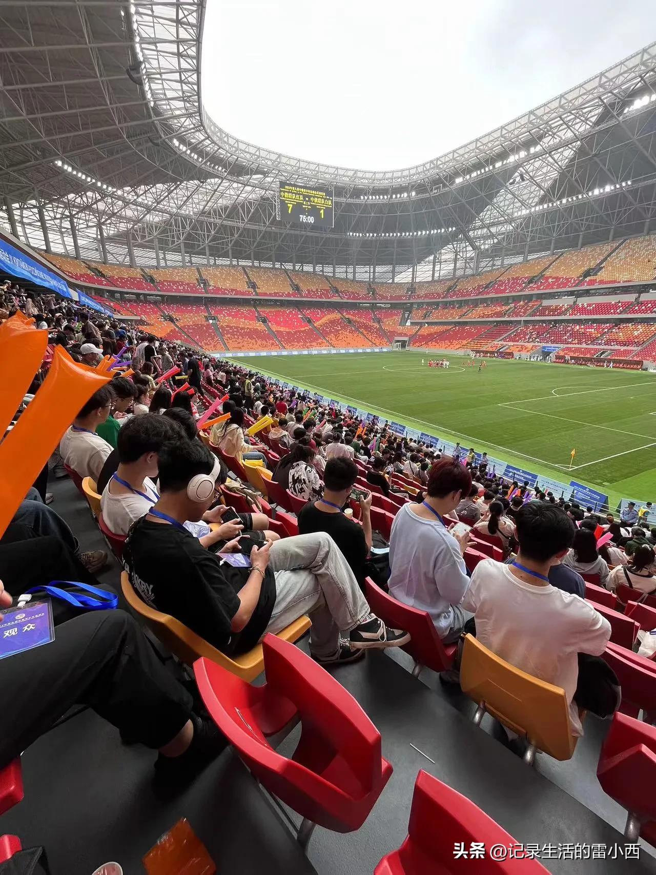 重庆龙兴足球场附近好玩的地方,重庆龙兴足球场演唱会