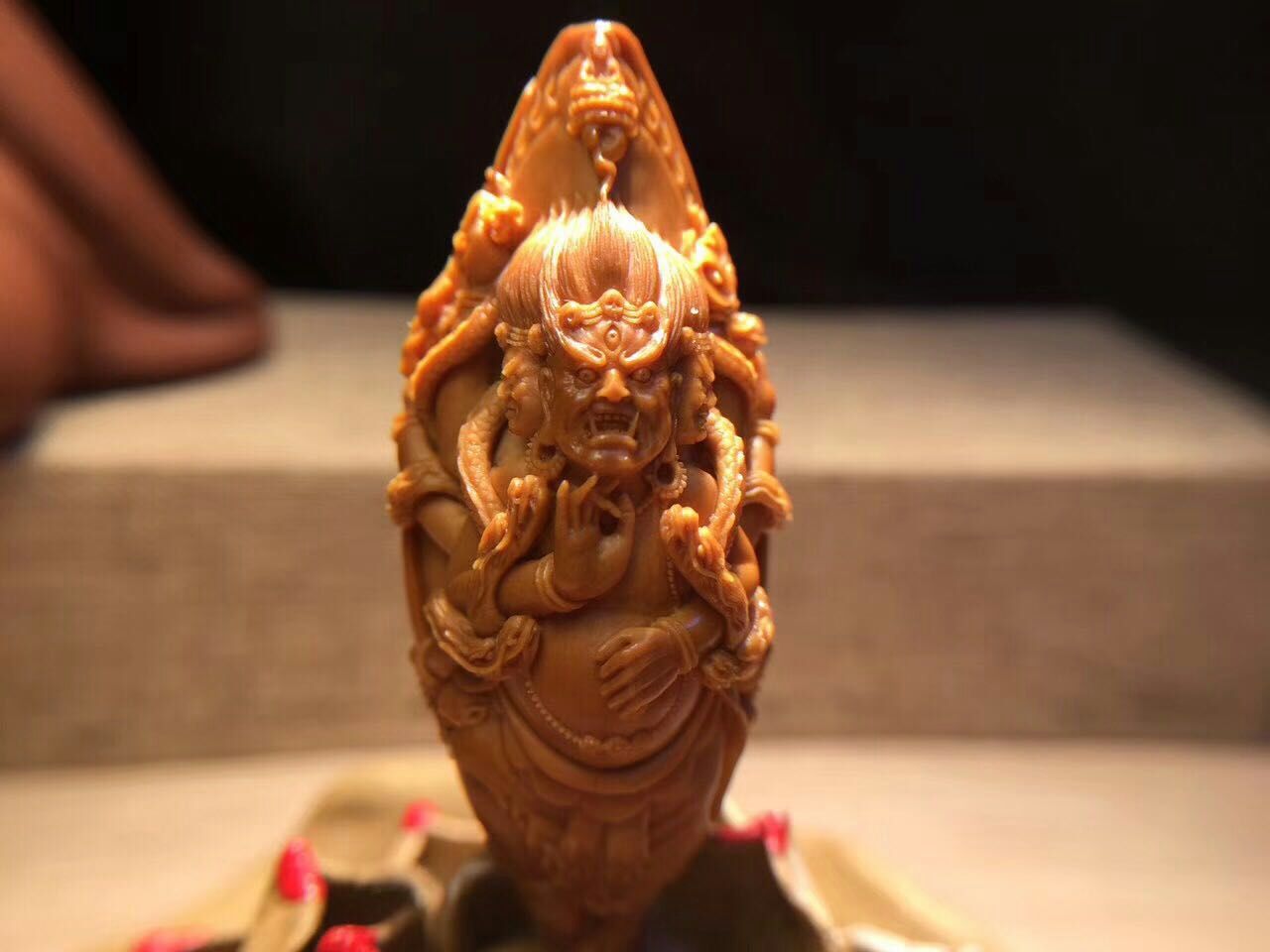 橄榄核雕方寸之间,舟山核雕方寸之间