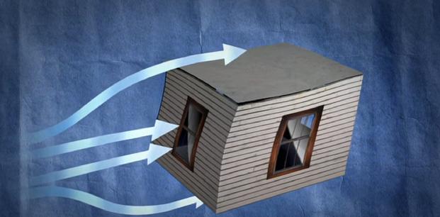 据说台风的时候，要把家里的窗户都打开，这样可以减小风的阻力