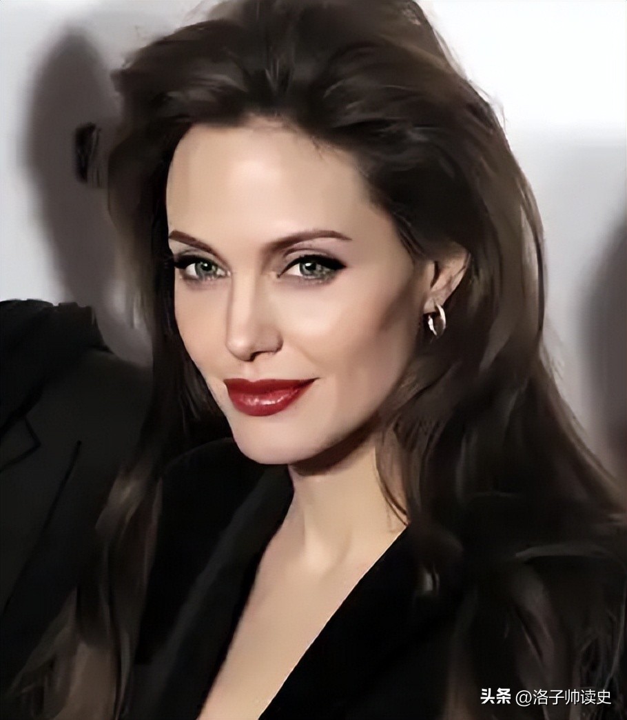 负债百万的她被树叶割伤，却发现商机年赚千万，养活500农村妇女