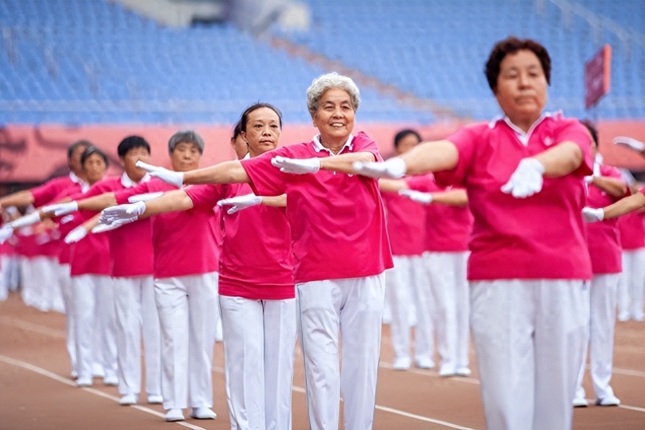 怀孕当天我碰见老公陪他初恋做产检，我流掉孩子，他又红了眼