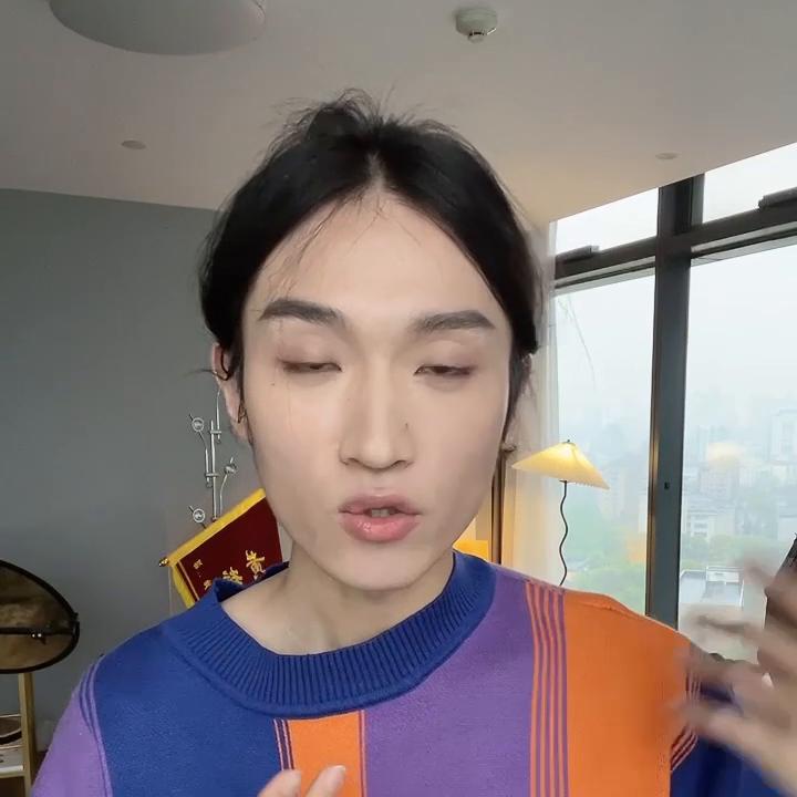 前胸后背腿上长包包,后背长了好多小包包