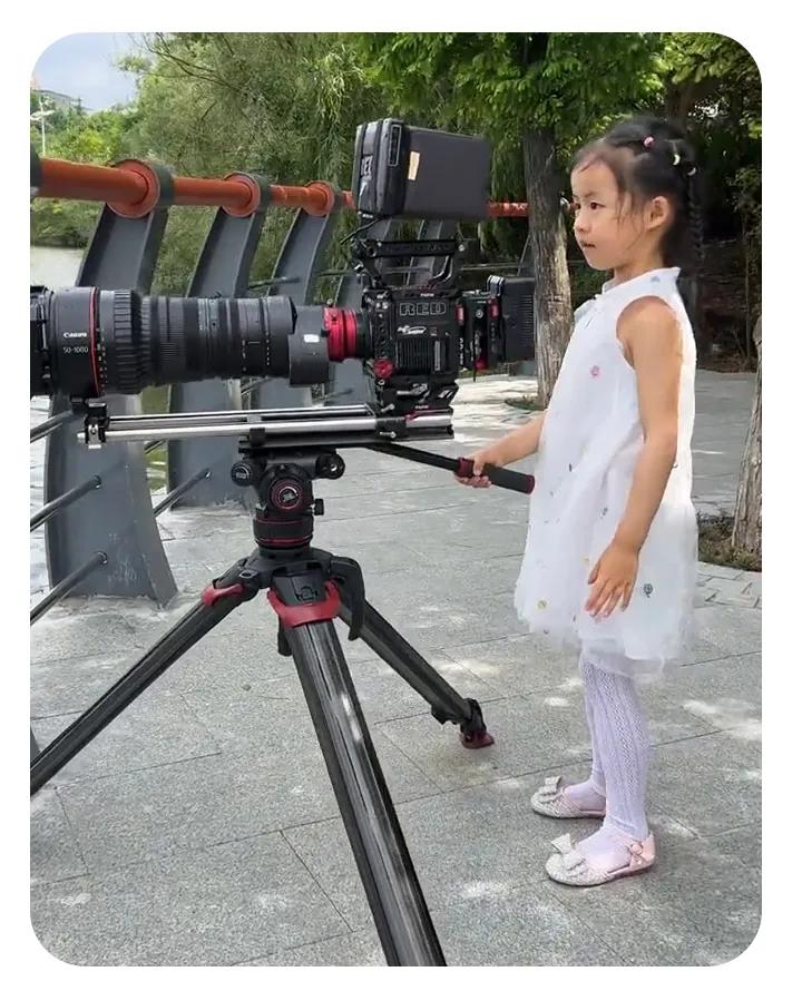 村超小摄影师是哪里人,村超5岁摄影师