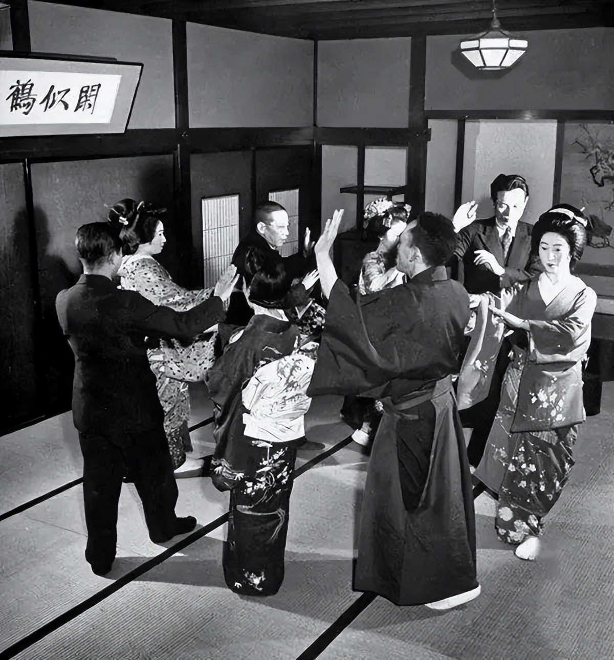 日本首位平民皇后：因打网球被太子看上，嫁入皇室后却被逼得抑郁