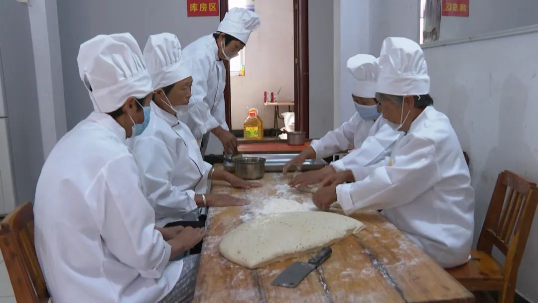 新绛手工麻花老式,麻花小作坊生意