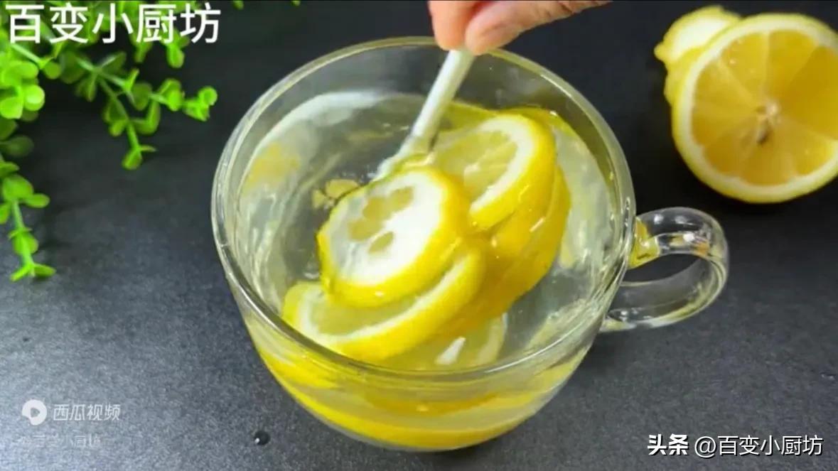 柠檬百香果茶用开水还是温水冲泡,柠檬泡水喝是热性还是凉性