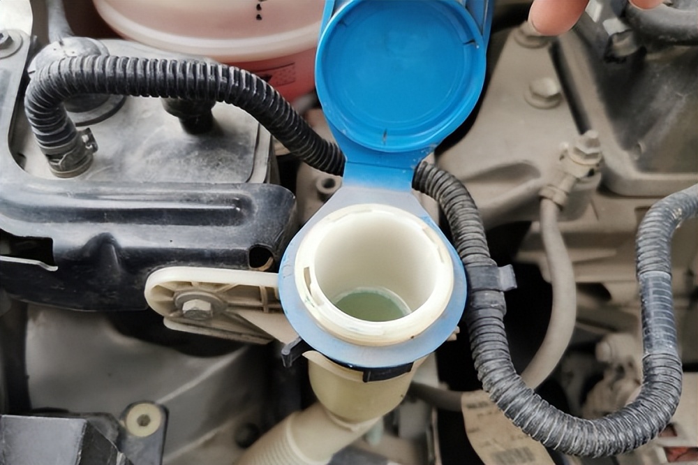 车里有股臭味是不是该换空调滤芯,车内有异味你的空调滤芯换了吗