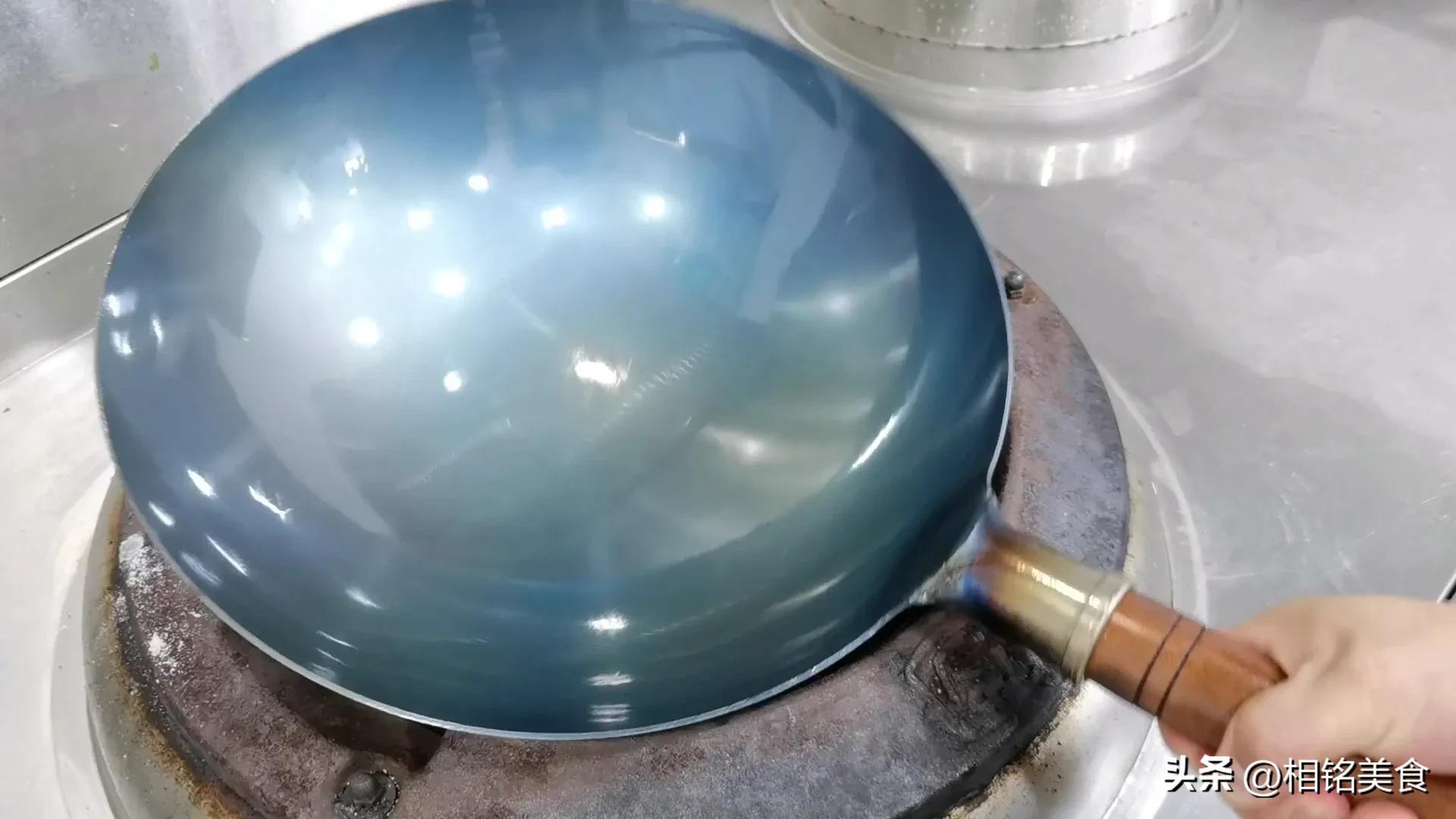 新铁锅怎样开锅小妙招视频,不粘锅的铁锅最佳开锅方法