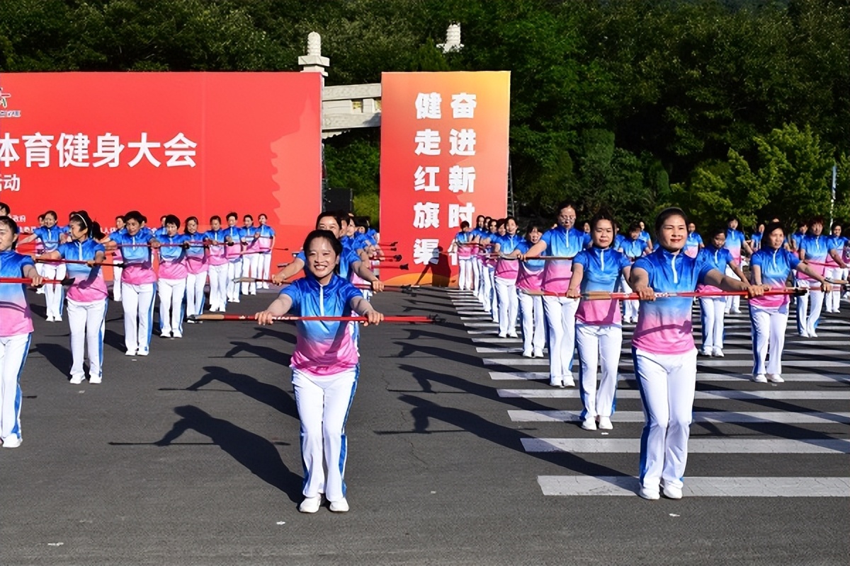 手杖操健康走出来,手杖健步走