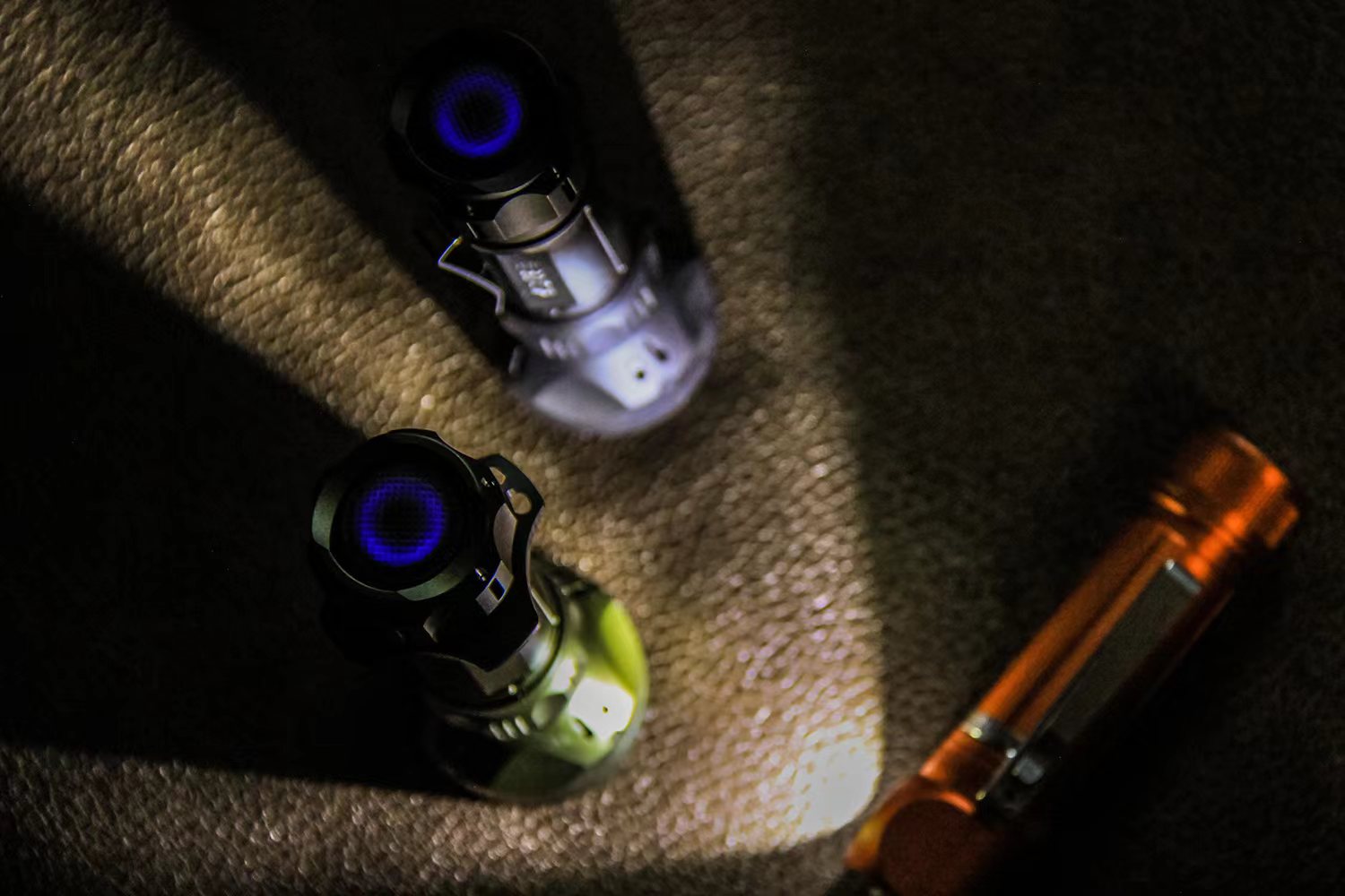 迈特明酷fw3白激光手电,迈特明酷虎头2号手电10000流明