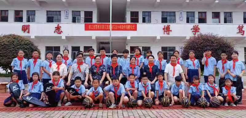 关爱贫困儿童爱心捐赠,关爱老区儿童公益活动