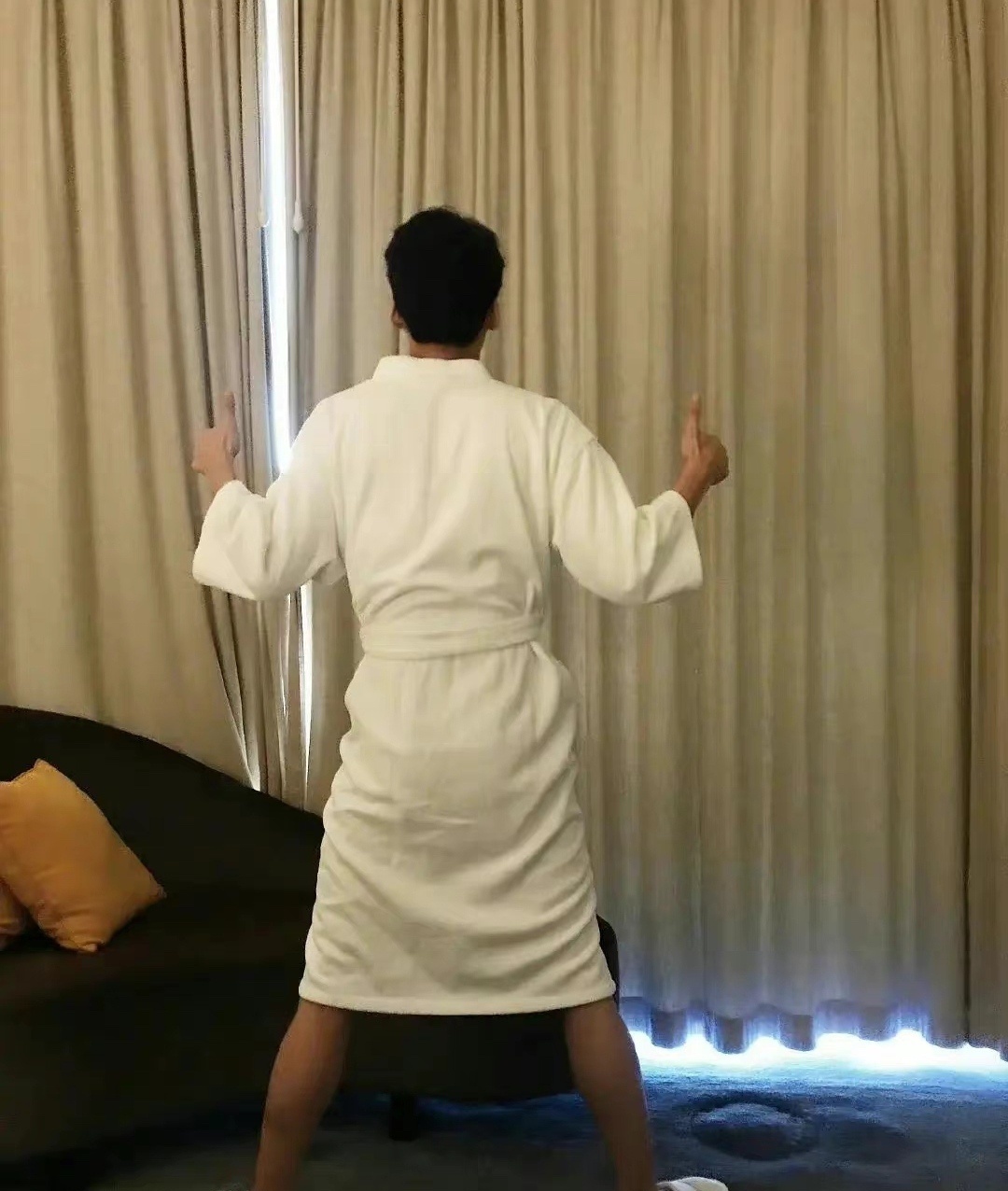 墙倒众人推与落井下石的关系,李易峰落魄时不落井下石