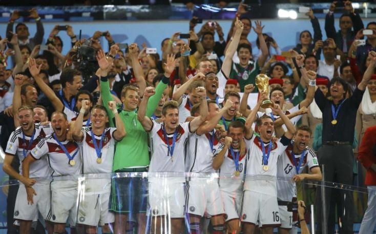 拿过大力神杯的球队有哪些,哪些足球明星拿过大力神杯