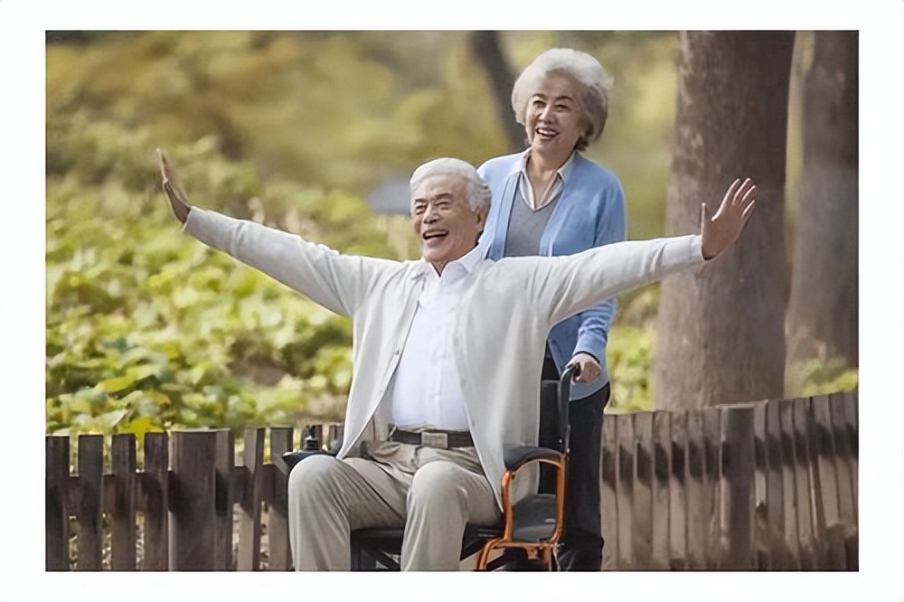 满大街都是药店药店靠什么挣钱,药店为什么越来越暴利