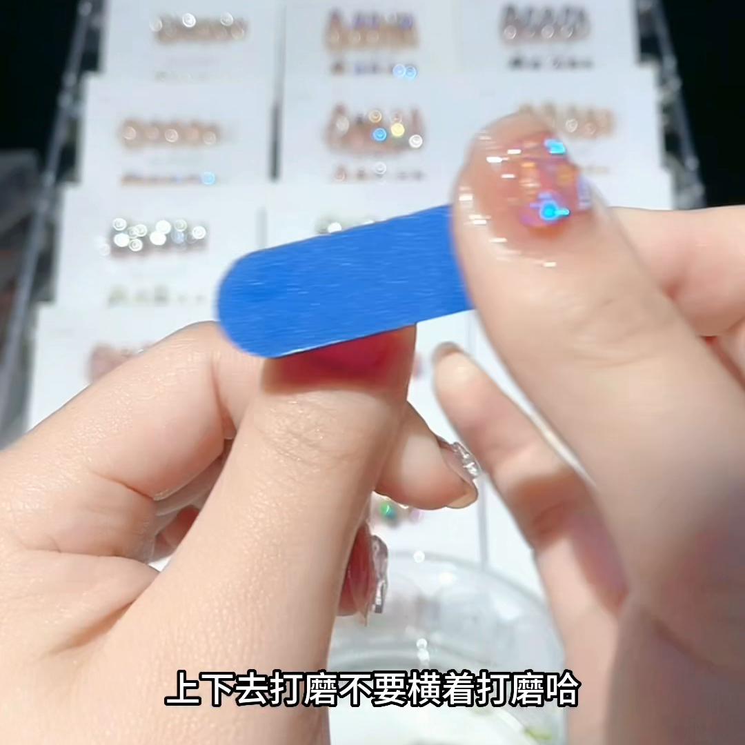 果冻胶贴指甲不方便,果冻胶贴的指甲会很廉价吗