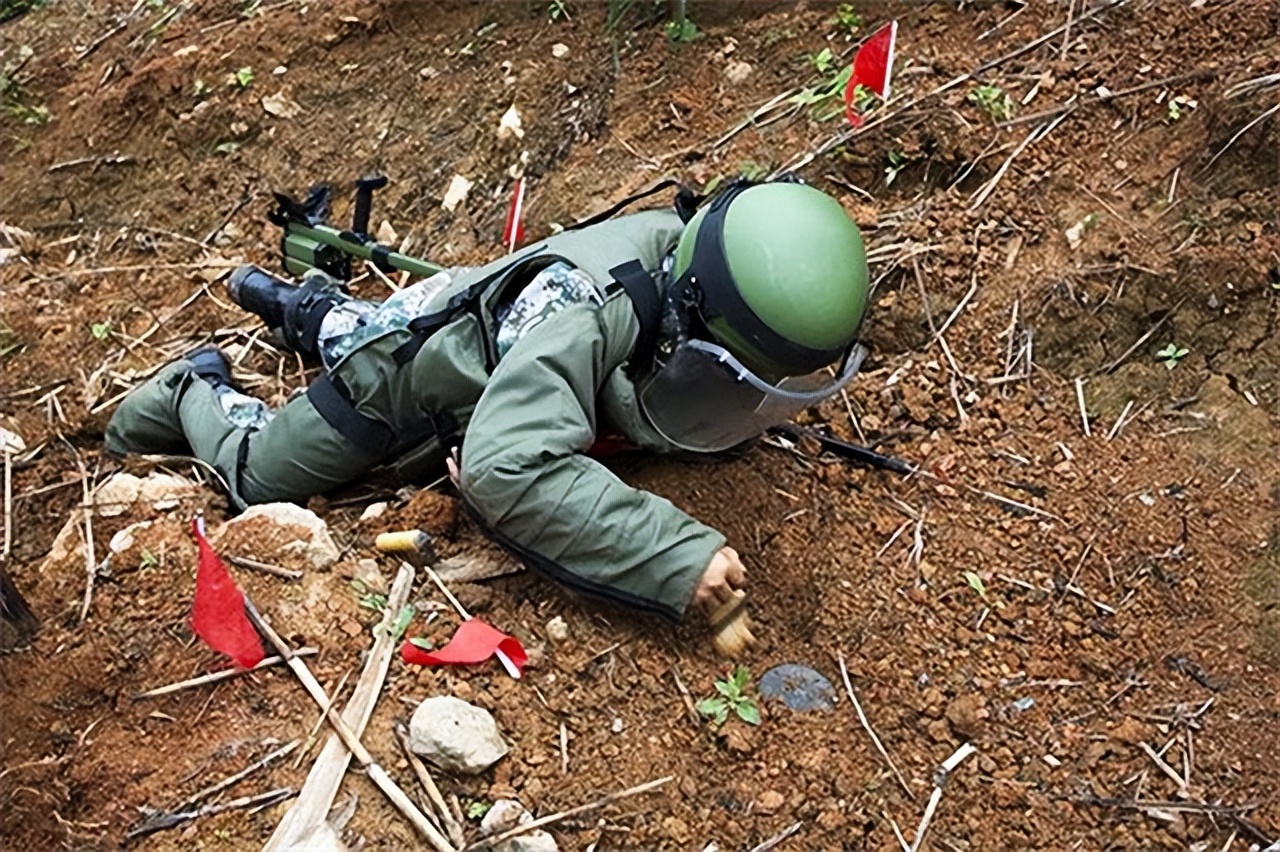 排雷英雄杜富国表彰视频,排雷英雄杜富国重返老部队做什么