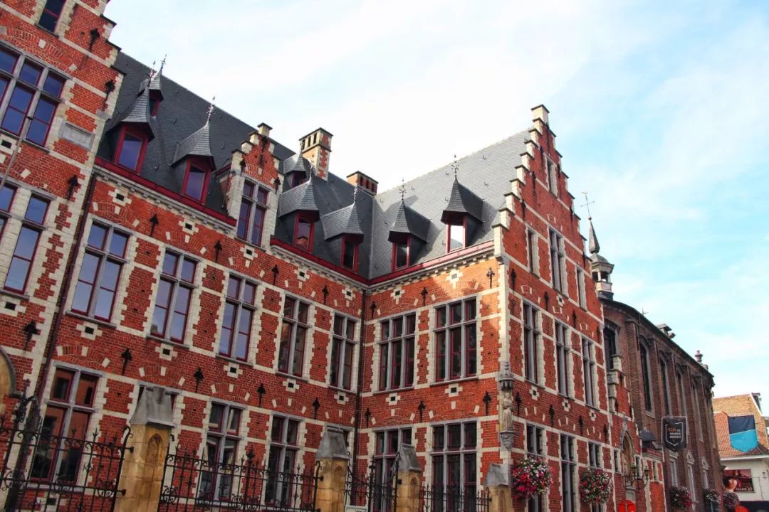 开车去欧洲第25集：同性婚姻、安乐死合法的西欧小国，了解一下？