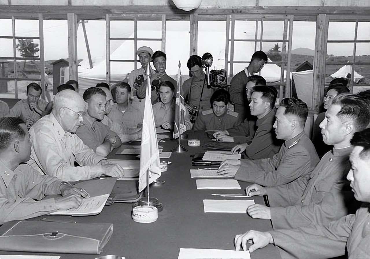 朝鲜军惨败后，后方只剩女性，我军高层严令：犯作风错误者枪毙