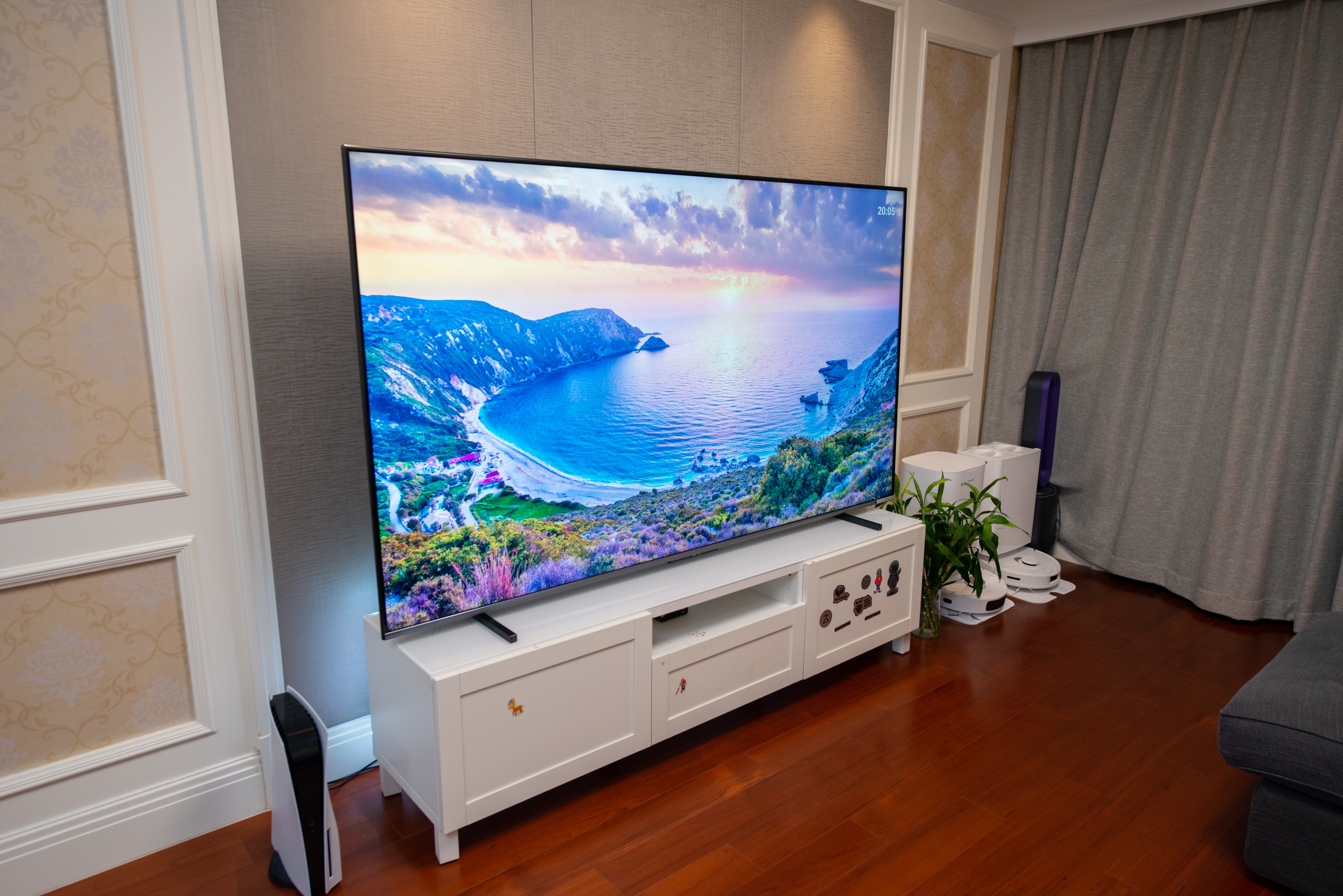 家里电视碎屏了,才让我有机会做了两台7k价位85英寸电视机横评