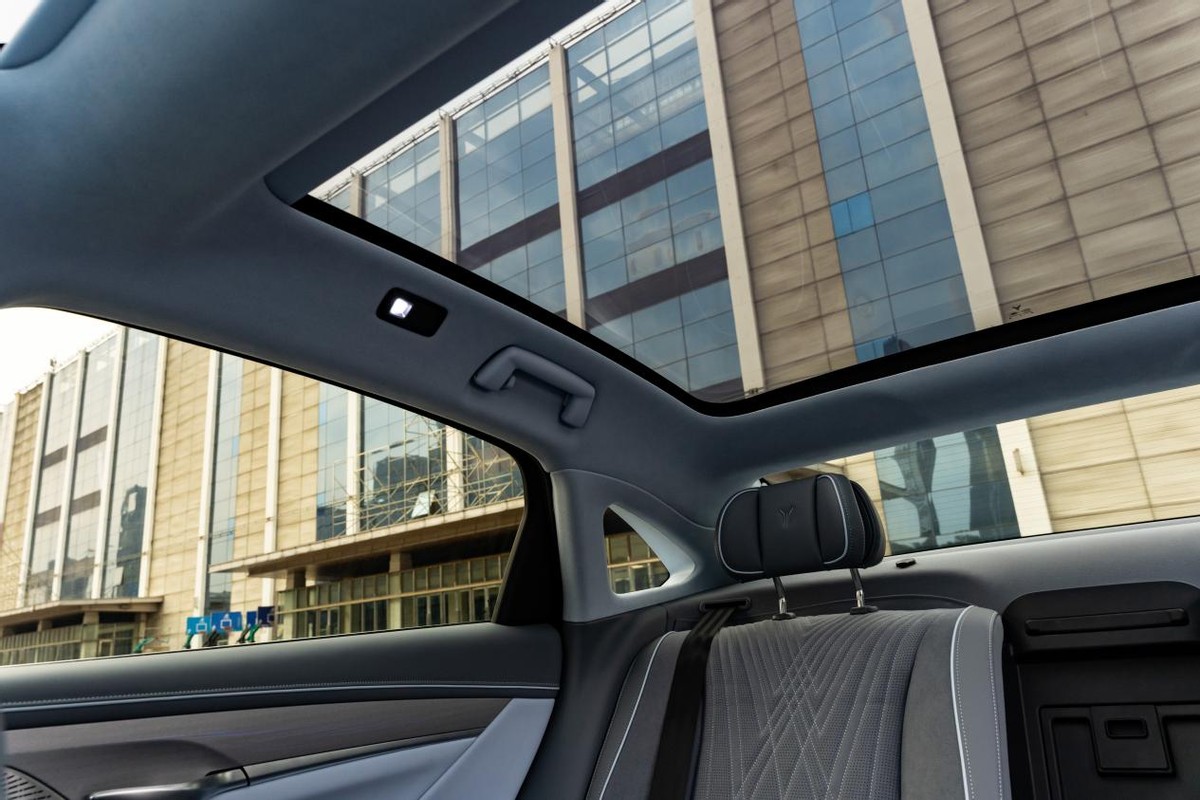 听说夏天和海边绝配？开着岚图追光，尽情享受盛夏浪漫和清凉