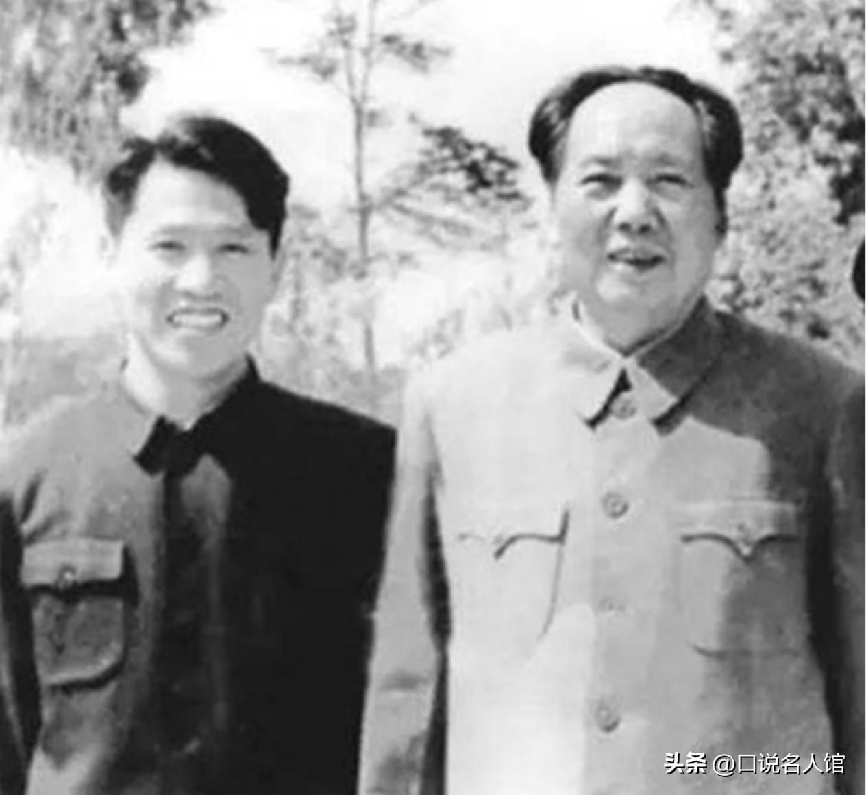 毛主席途经天津，问起狗不理包子取名缘由，一列车员回答引人大笑