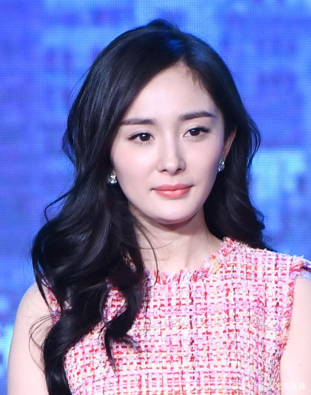 最有钱女明星刘亦菲,刘亦菲秀名贵翡翠大耳环