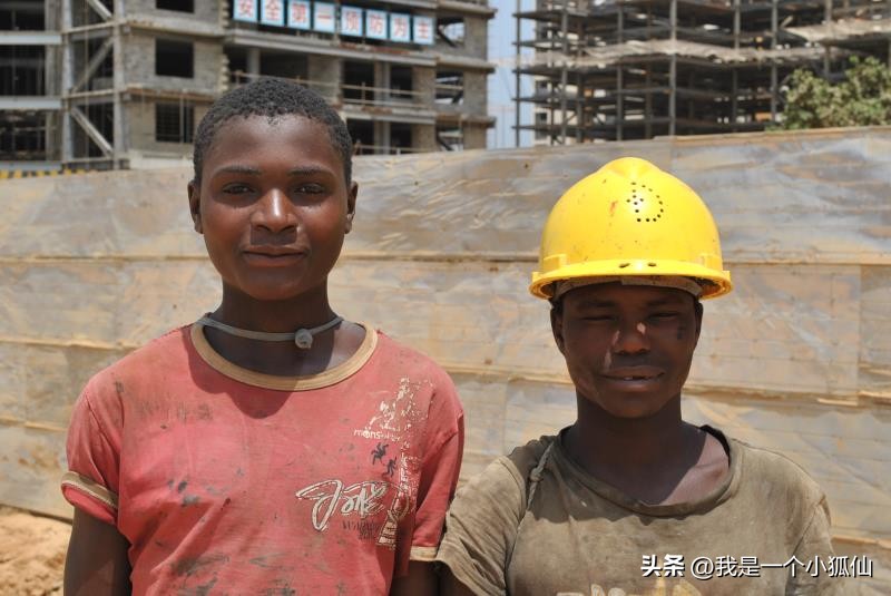 那个叫“*飞机打**”的黑人,又一次带人持枪抢了我们,并且打伤了人