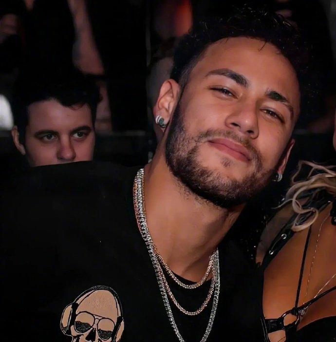 世界杯看球赛,世界杯看球赛的人多震撼