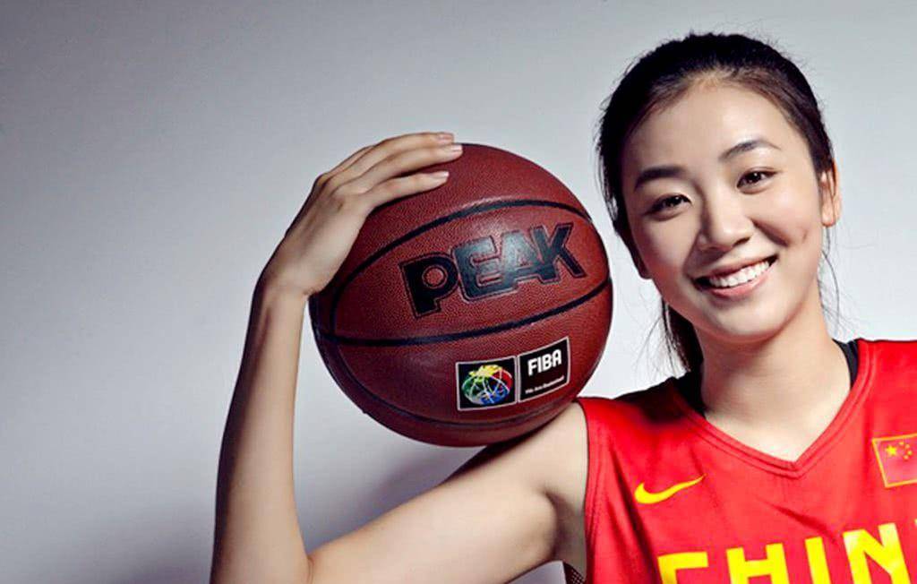 女篮颜值天花板李梦,女篮王思雨成长之路