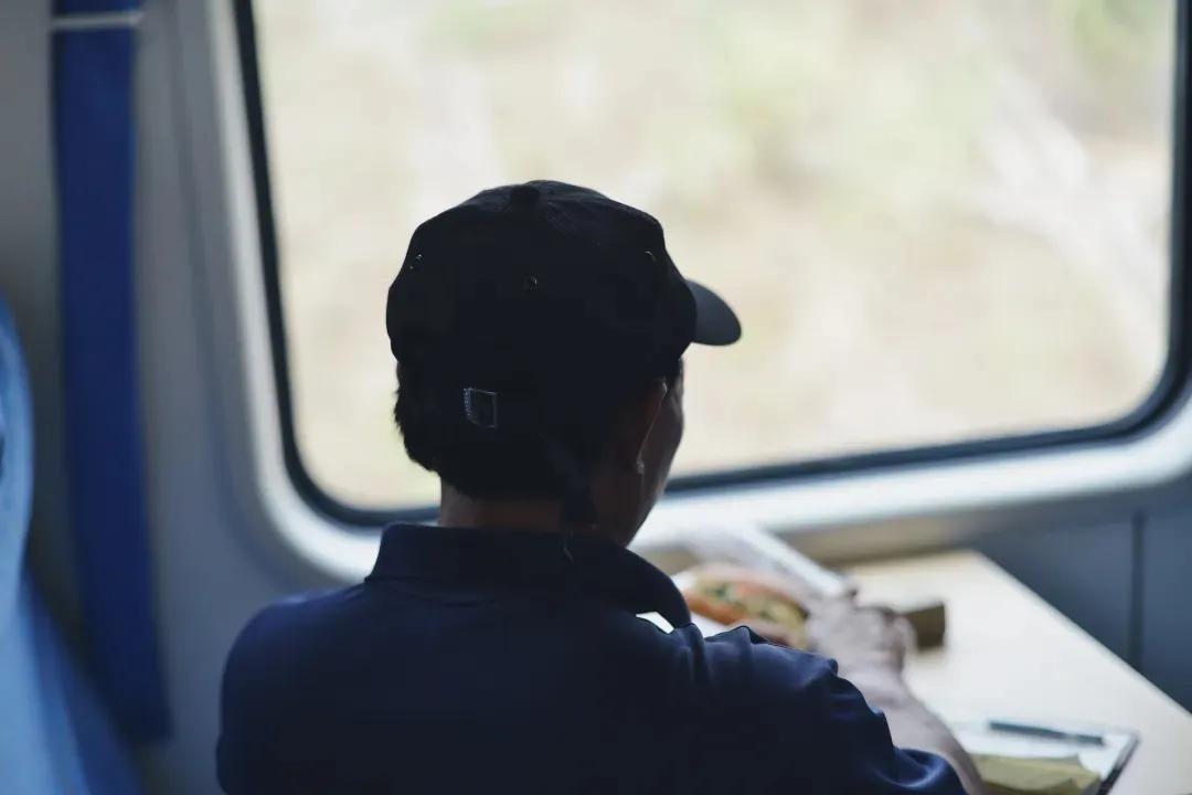 在老挝坐高铁,在老挝的中国高铁