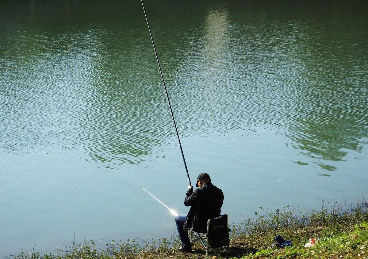 非禁渔地区可视锚鱼器犯法吗,非禁渔时期可视锚鱼是否违法