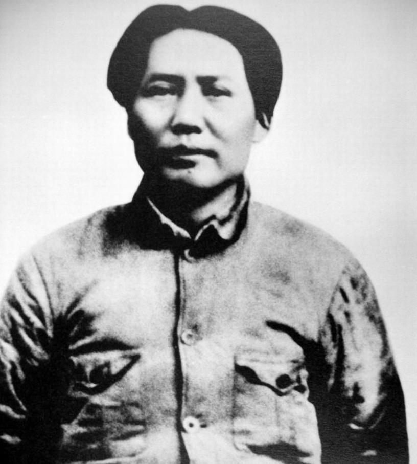 人民大会堂名字为何是后改的？它原先叫什么？毛主席亲自改名