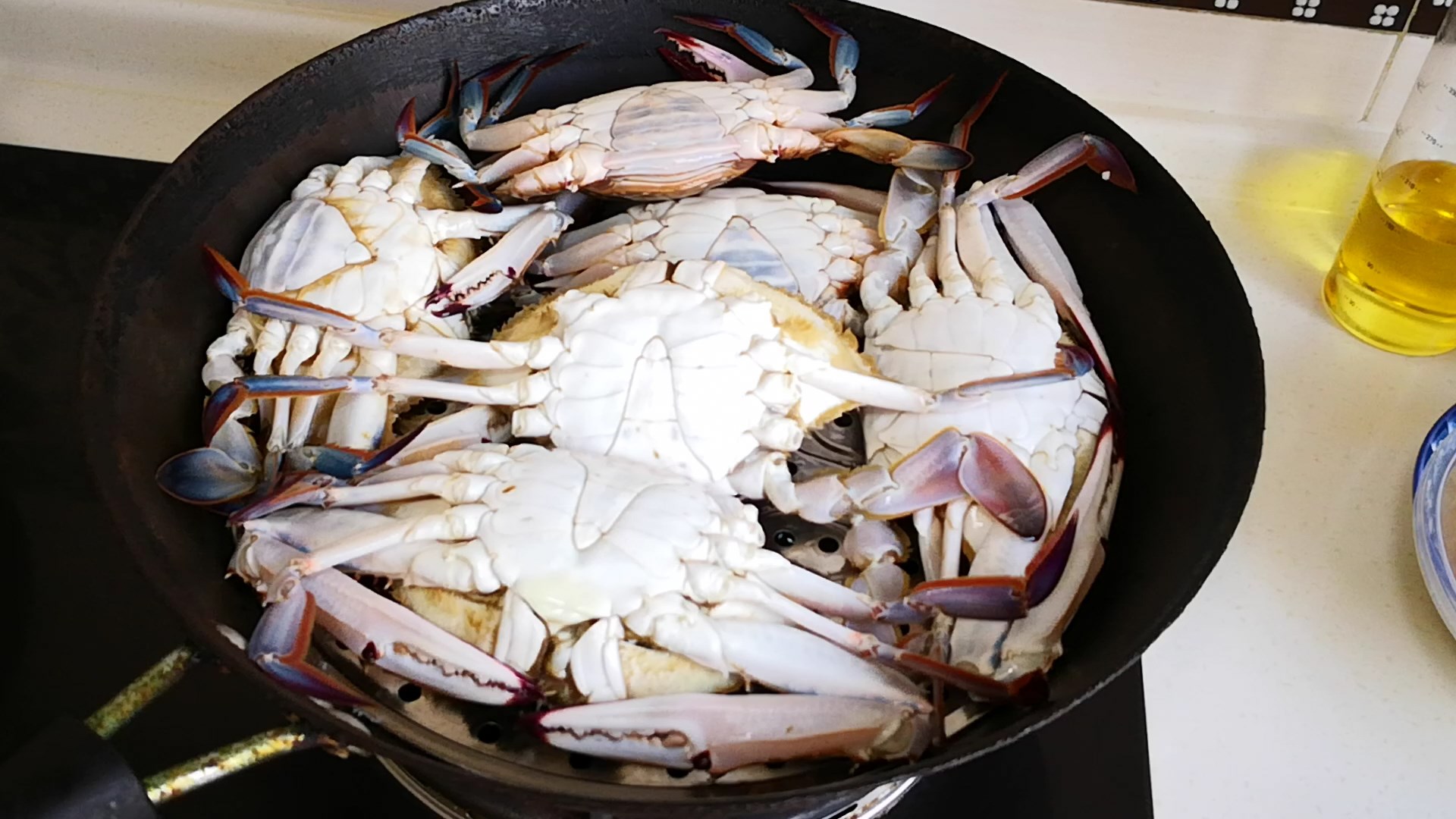 蒸螃蟹冷水下锅还是热水下锅,蒸螃蟹水开了蒸还是冷水蒸