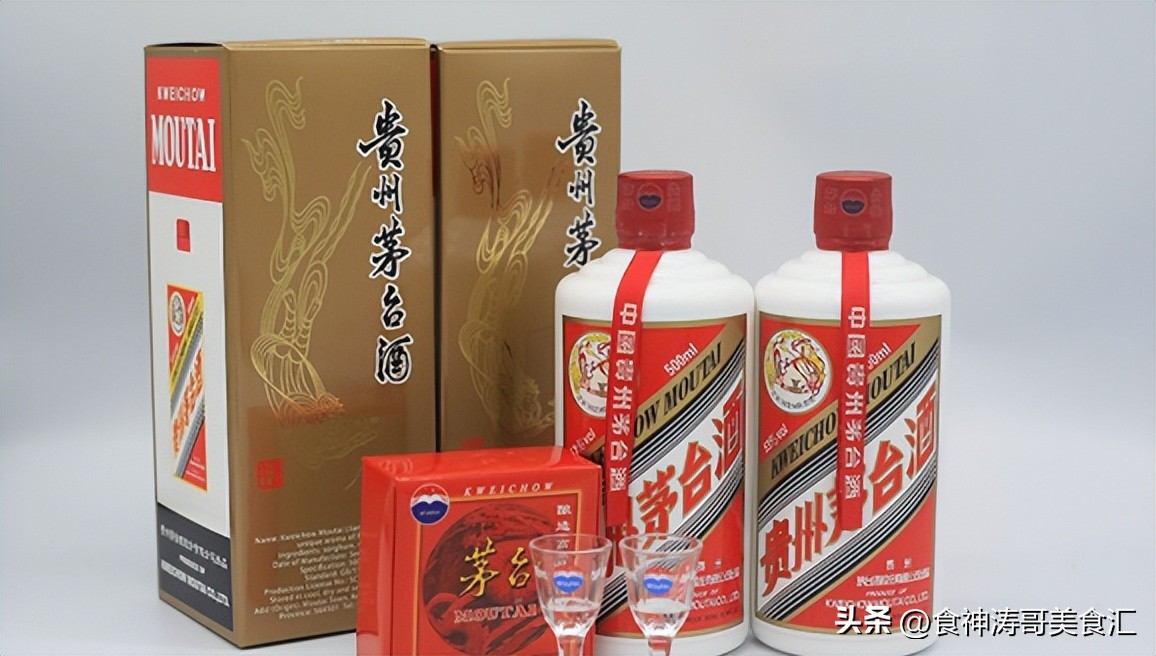 老人收藏几十年茅台酒,大爷珍藏几十年的茅台