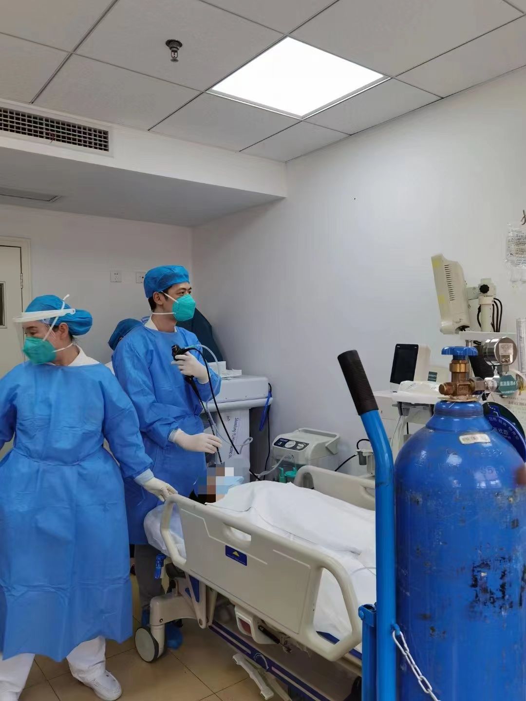 仰头吞药片卡喉咙,仰头吃药卡嗓子眼