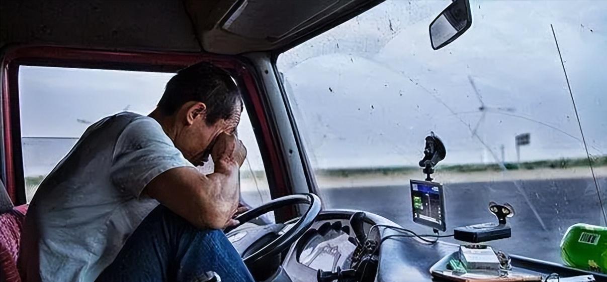 河南女孩发朋友圈借钱，将近300个陌生人给她转账，一晚到账30万