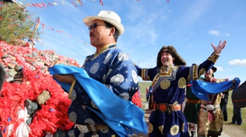 蒙古族敖包祭祀文化保护与传承,蒙古族祭敖包仪式的过程