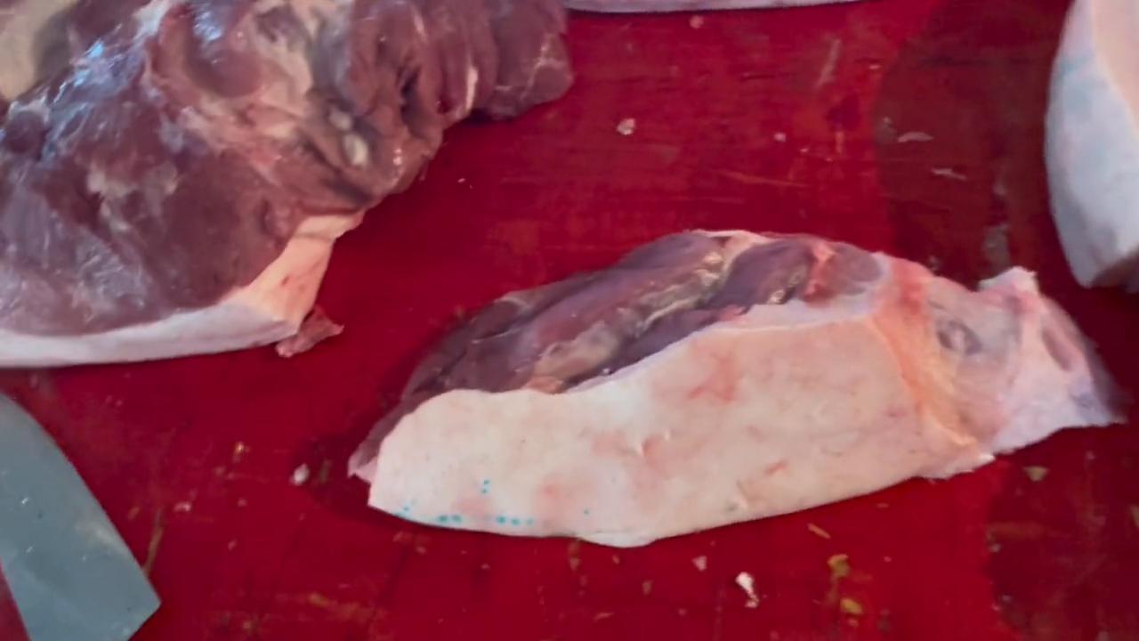 怎么判断是青猪还是老母猪肉,怎么区分猪肉是老母猪