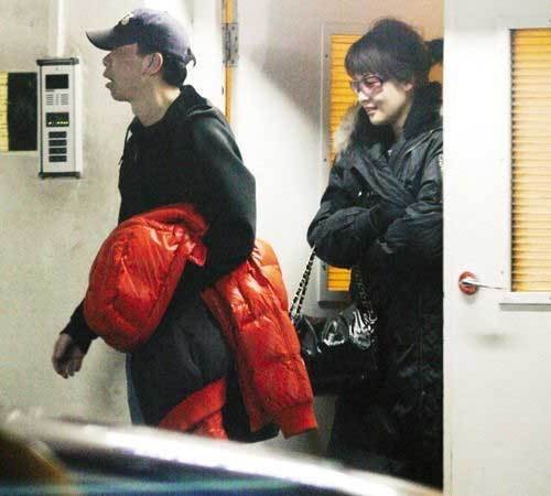 徐帆冯小刚经历,冯小刚徐帆携15岁养女露面