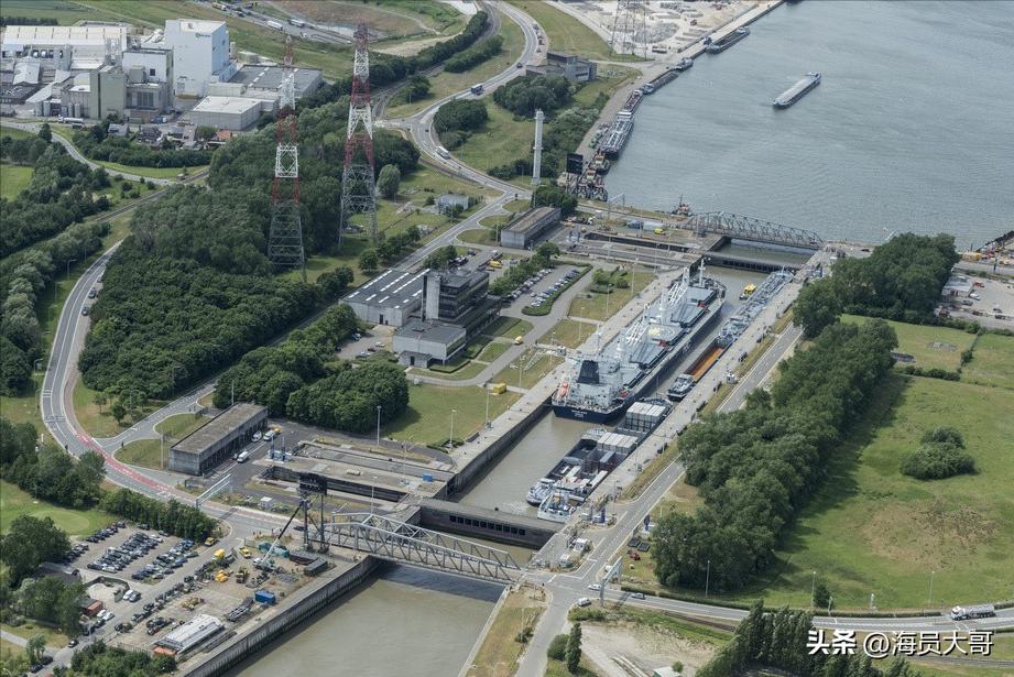 船到比利时，船员遇上不讲武德的比利时人，让全体船员吃尽了苦头