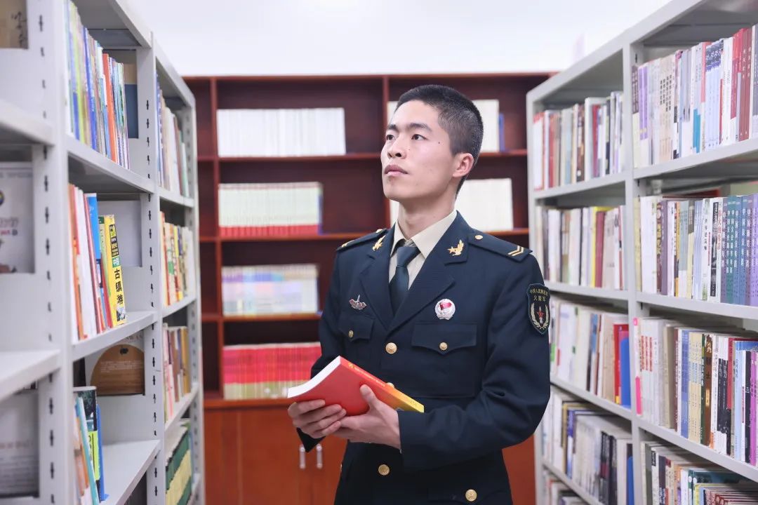 军营帅气视频,军营精彩瞬间照片