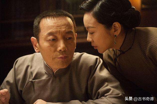 闫妮面部表情僵硬说话阴阳怪气,少年派闫妮面部怎么僵硬呢