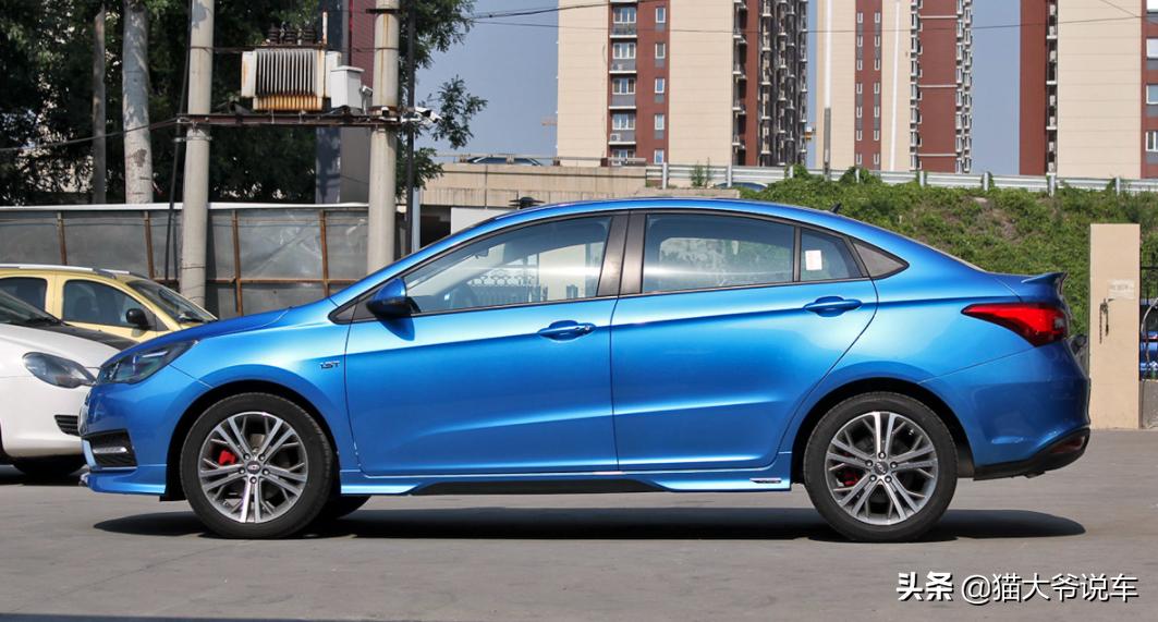 油耗高到离谱的四款车,这3款车定价亲民