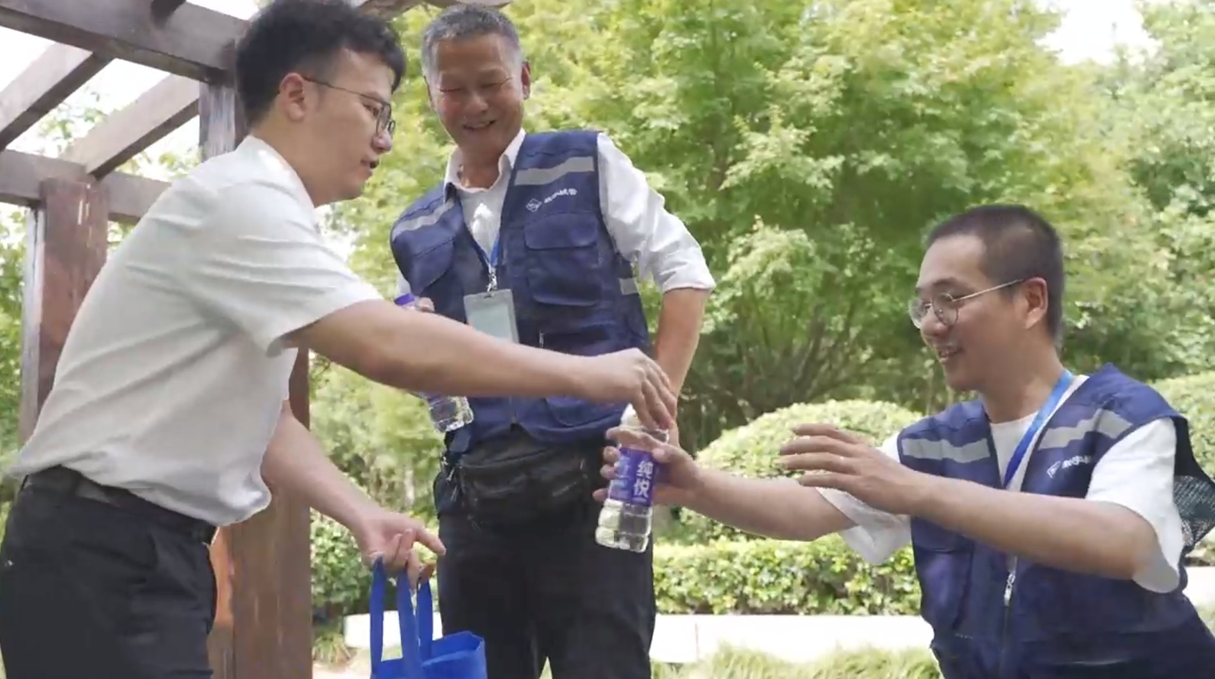 纯悦一瓶,纯悦一瓶水有多重