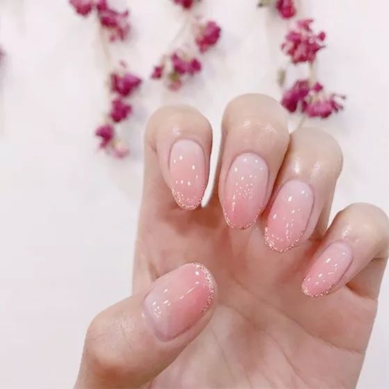 简单又纯又欲的美甲图文,不俗气简单又好看的美甲