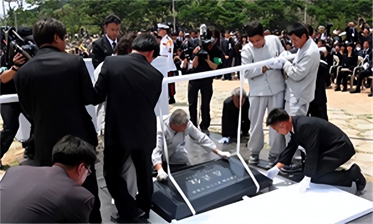 韩国总统卢武铉跳崖,韩国总统卢武铉之死